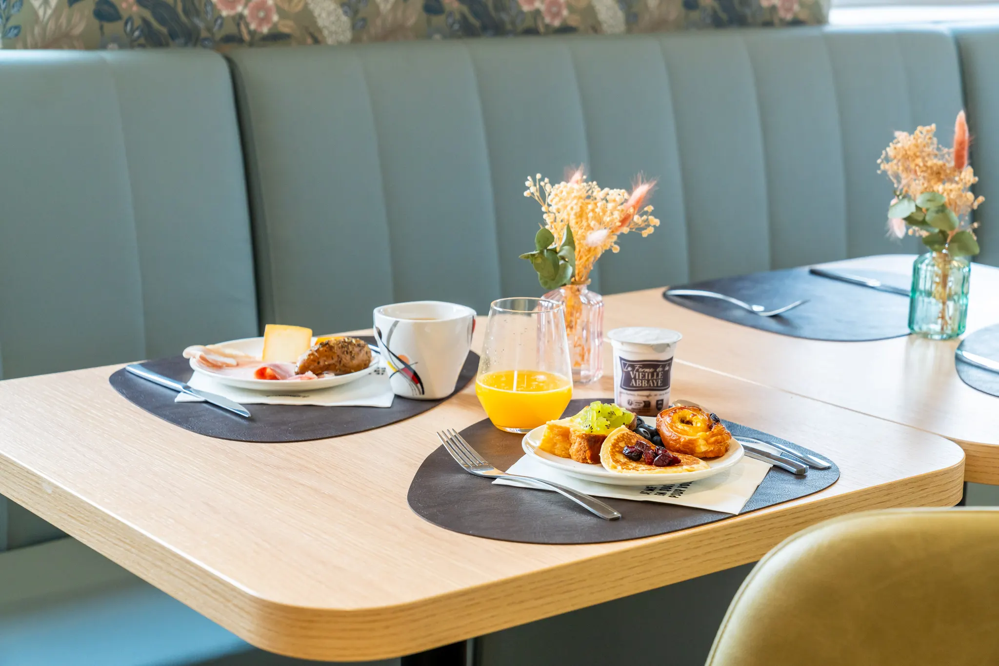 Une table de petit-déjeuner