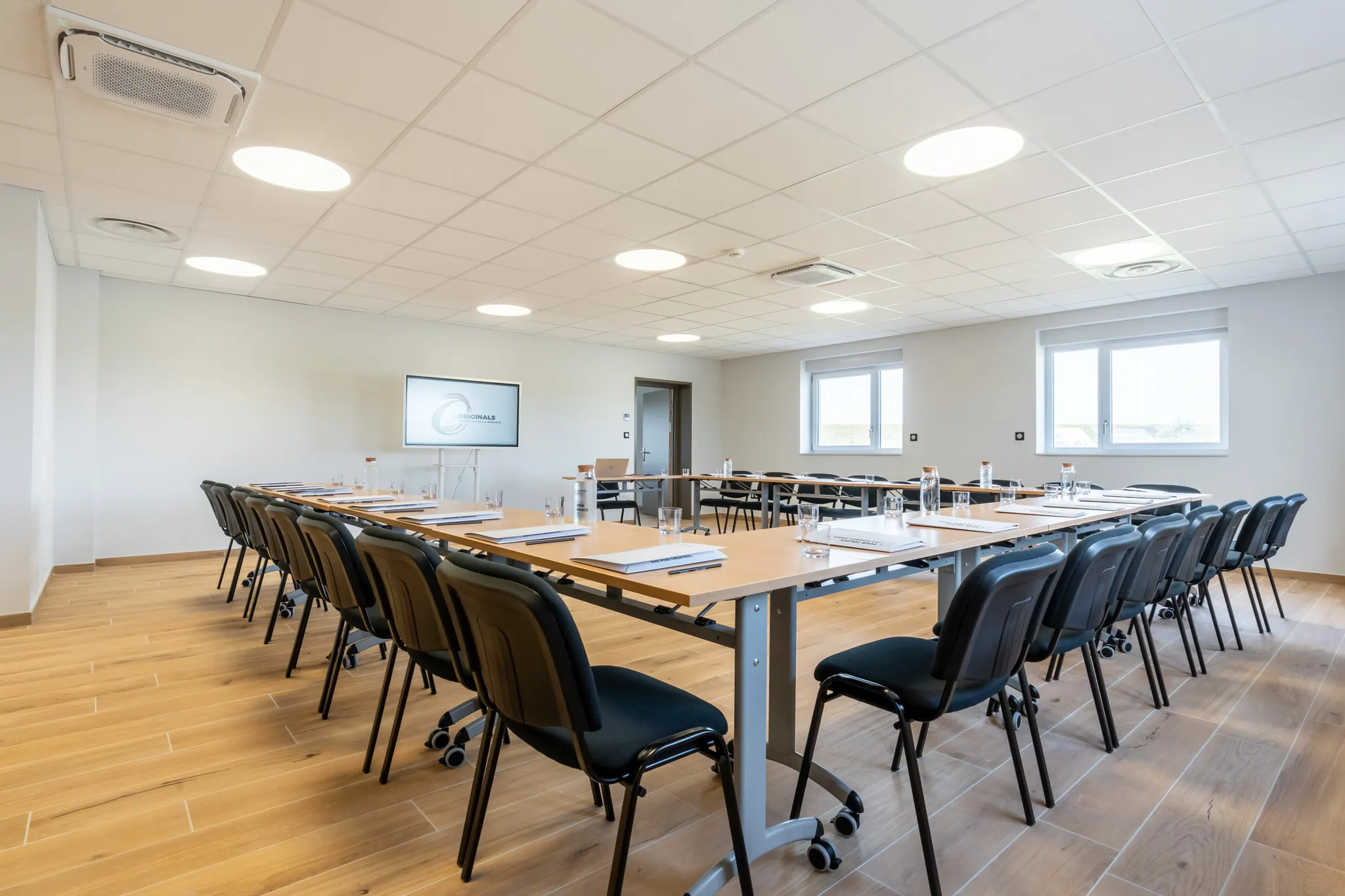 La salle en disposition en U, face à l’écran